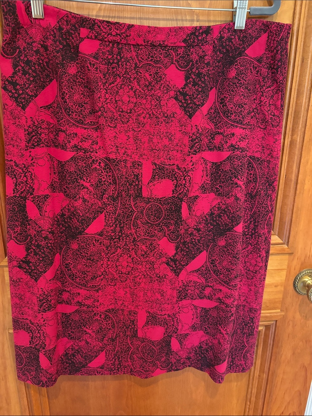 Women's Pink & Black Printed Pencil Skirt